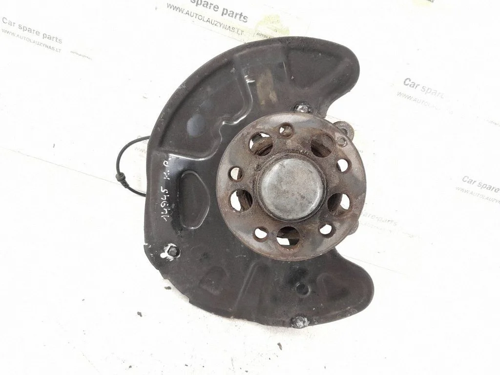 Front wheel hub – front left