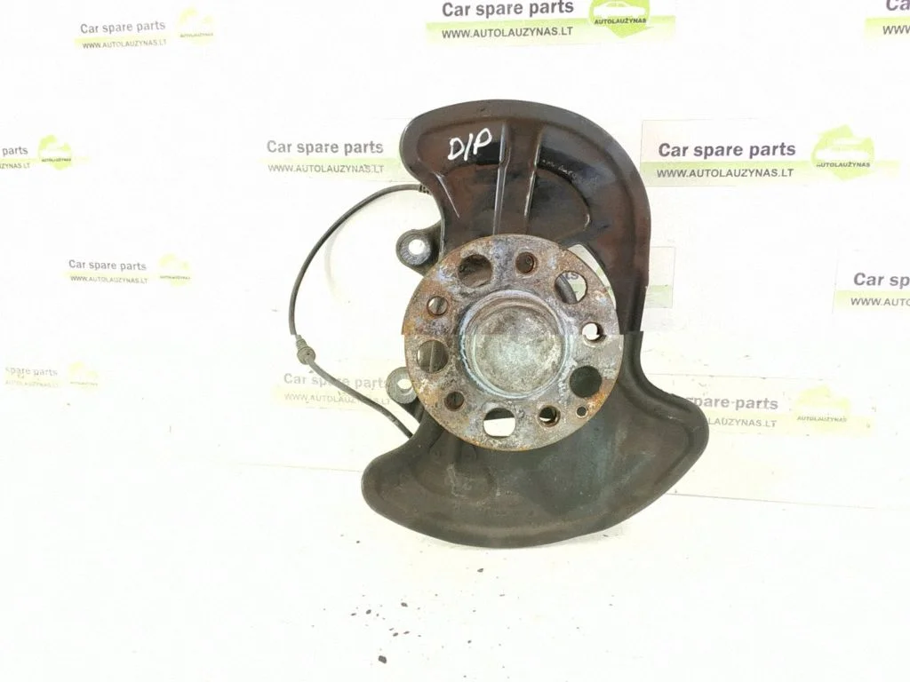 Front wheel hub – front right