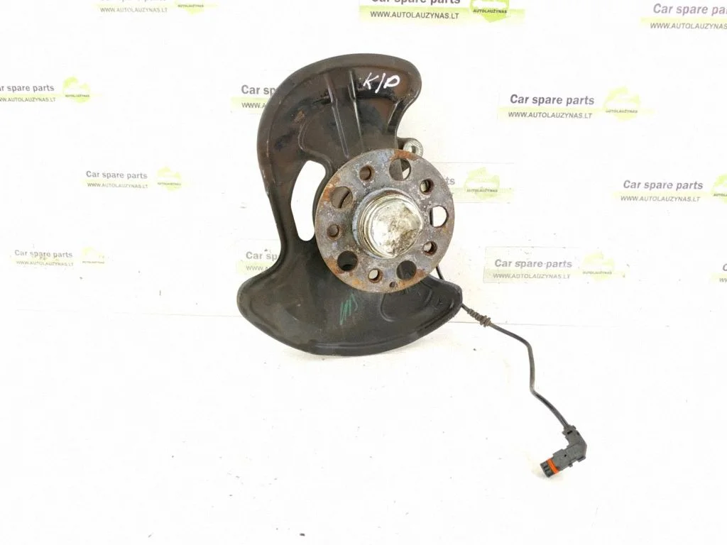 Front wheel hub – front left