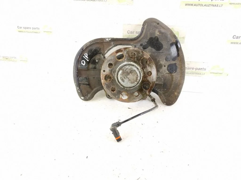 Front wheel hub – front right