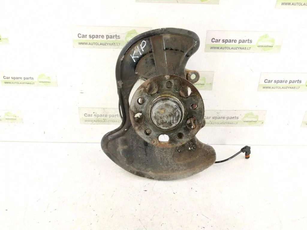 Front wheel hub – front left