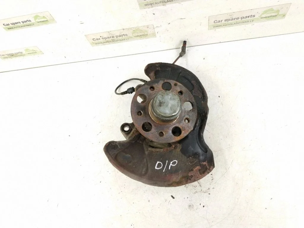 Front wheel hub – front right