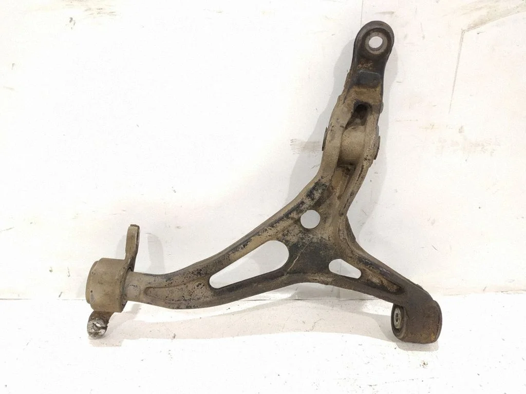 Front control arm – left