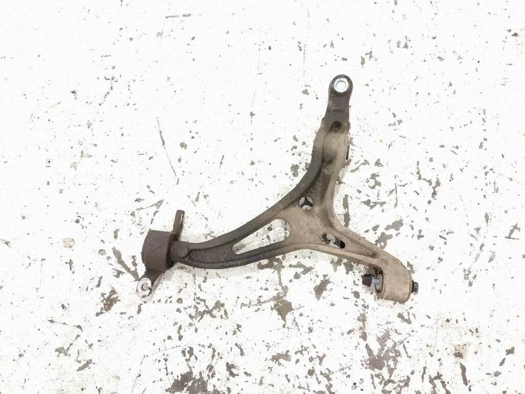 Front control arm – left
