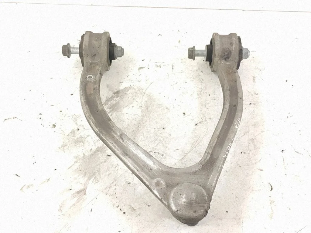Front control arm – left