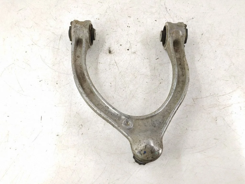 Front control arm – left