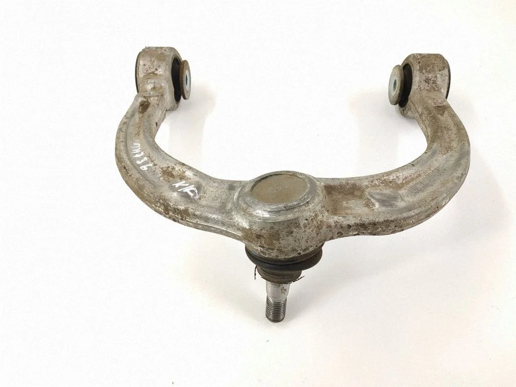 Front control arm – left