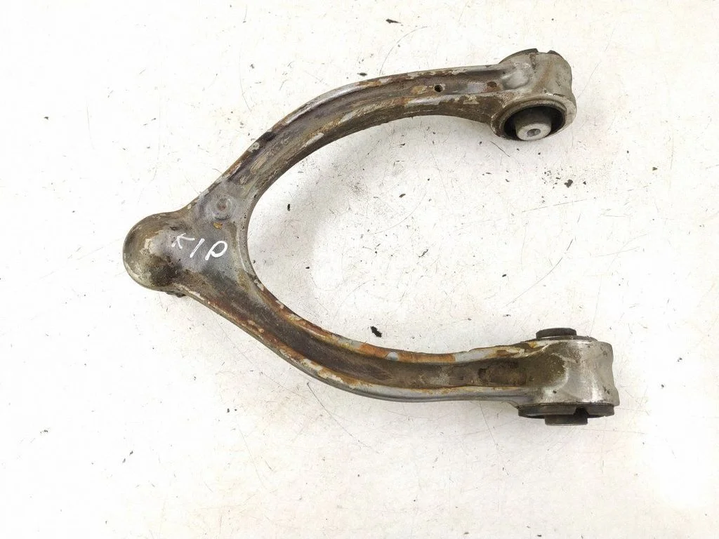 Front control arm – left