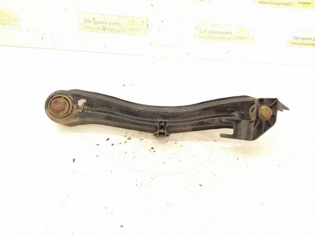 Rear control arm – left