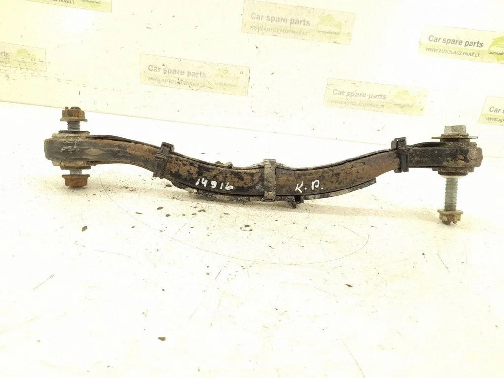 Rear control arm – left