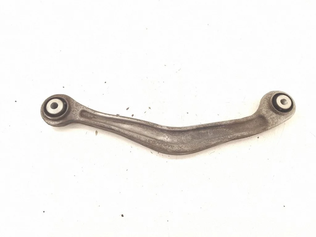 Rear control arm – right