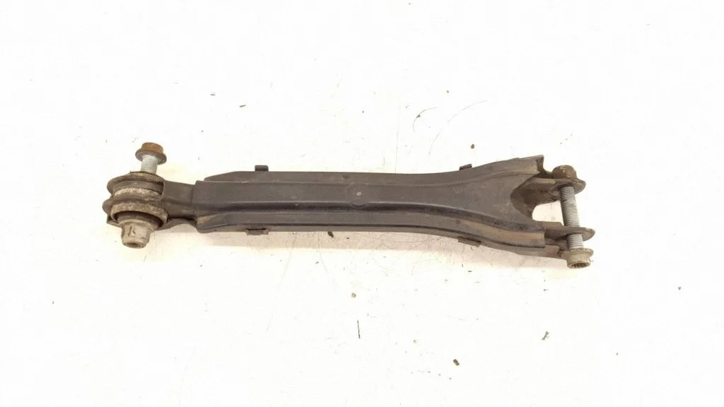 Rear control arm – right