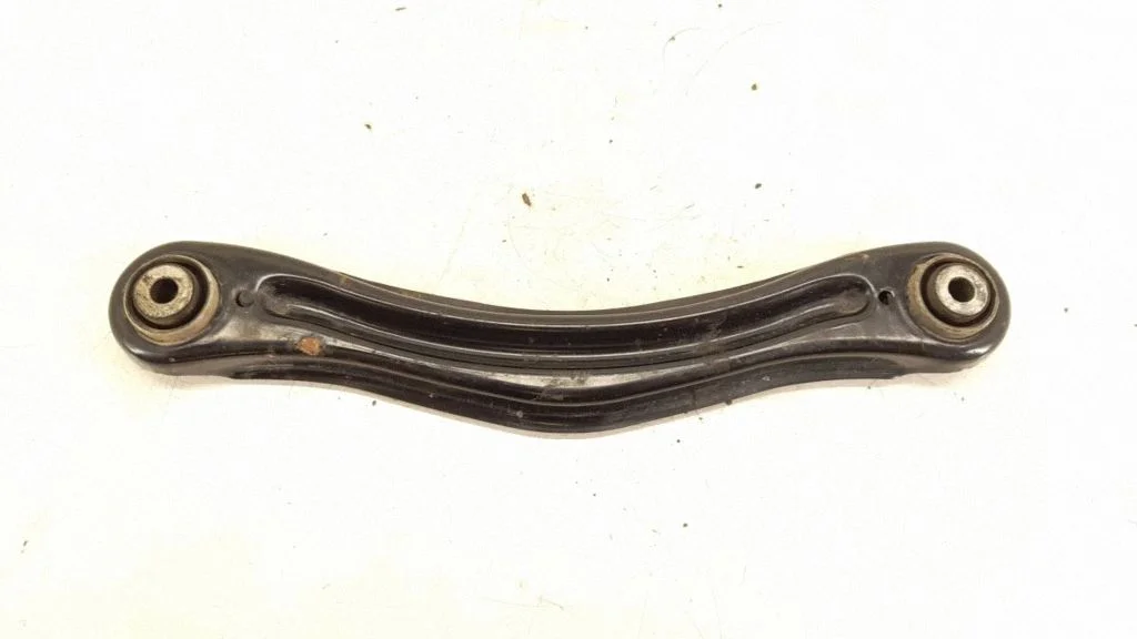 Rear control arm – left