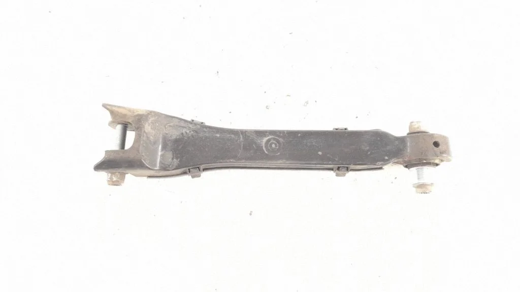 Rear control arm – left