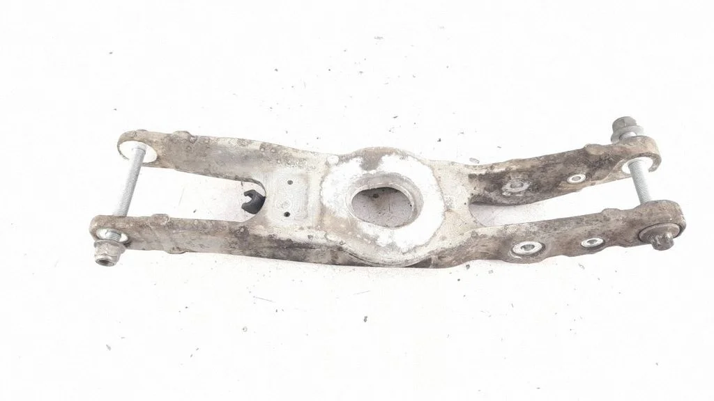 Rear control arm – right