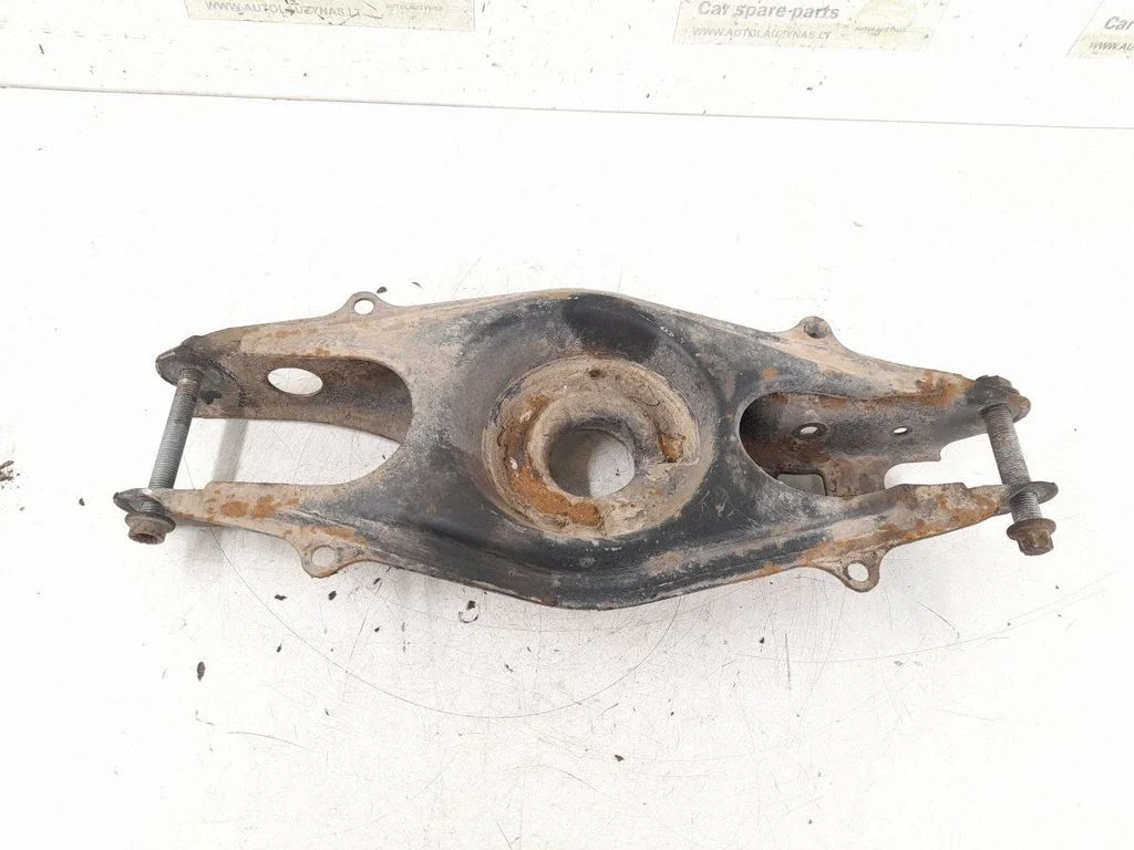 Rear control arm – right