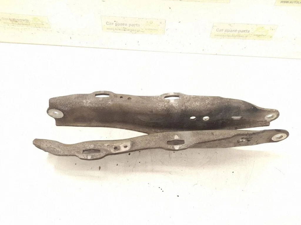 Rear control arm – left