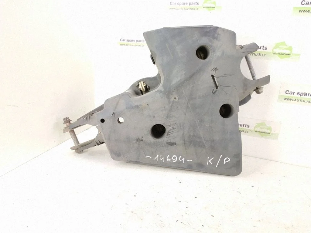 Rear control arm – left