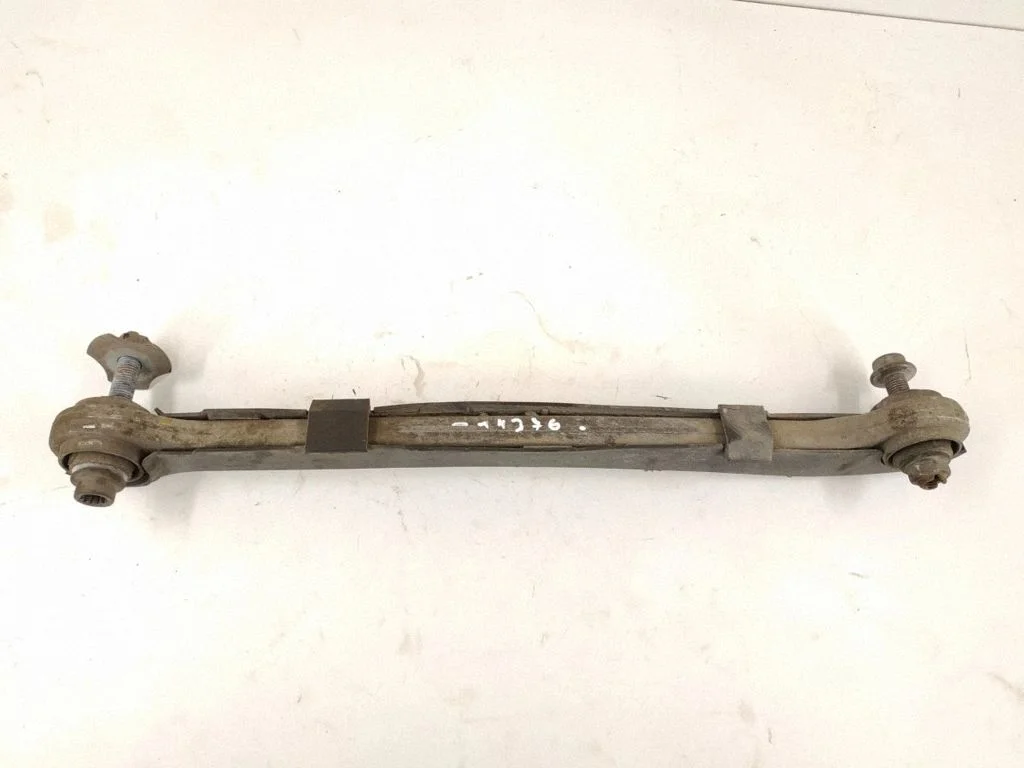 Rear control arm – right