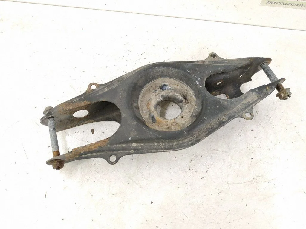 Rear control arm – left