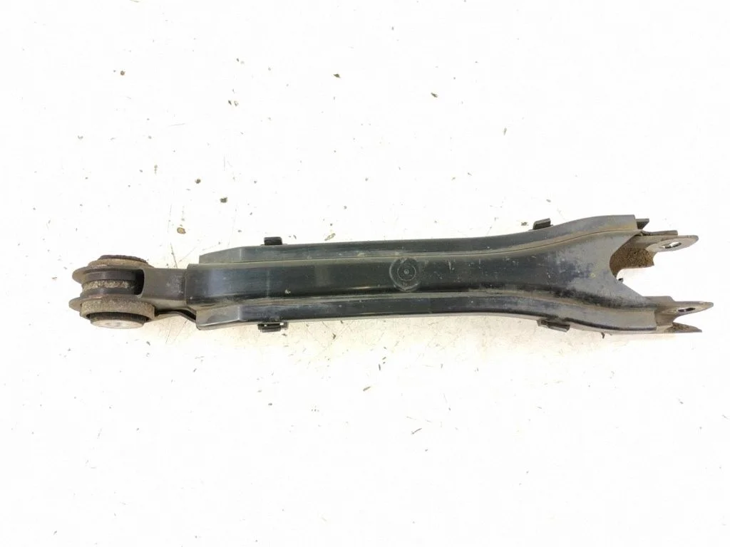 Rear control arm – right