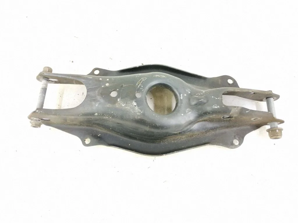 Rear control arm – left