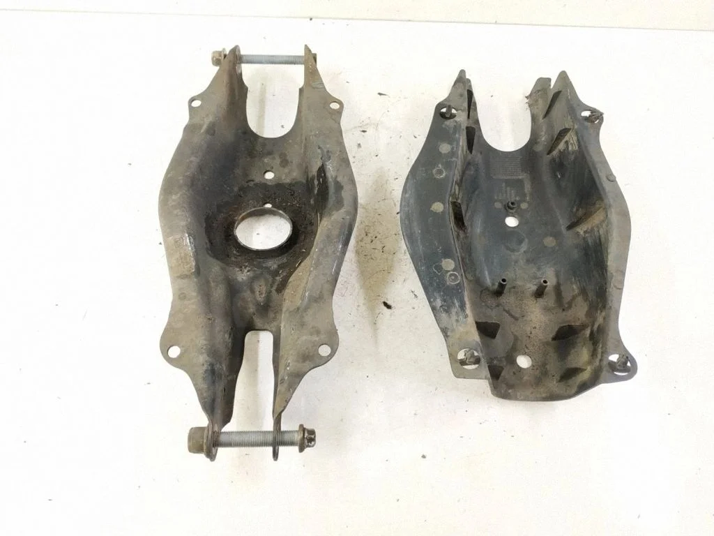 Rear control arm – left
