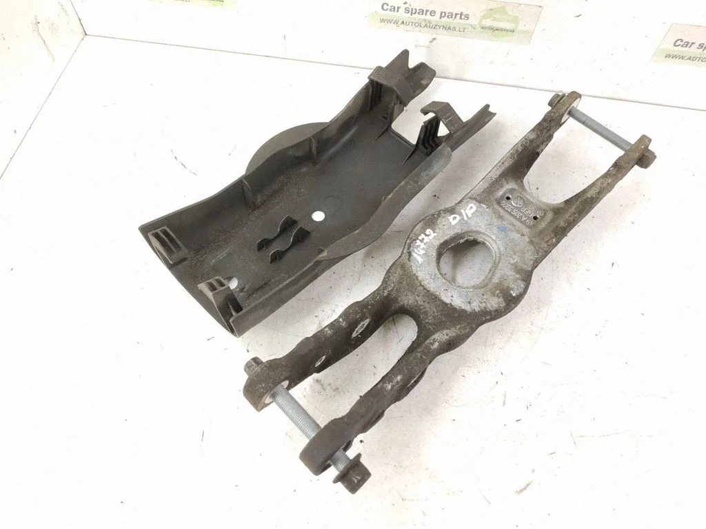Rear control arm – right