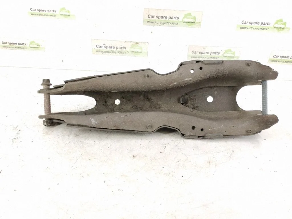 Rear control arm – left