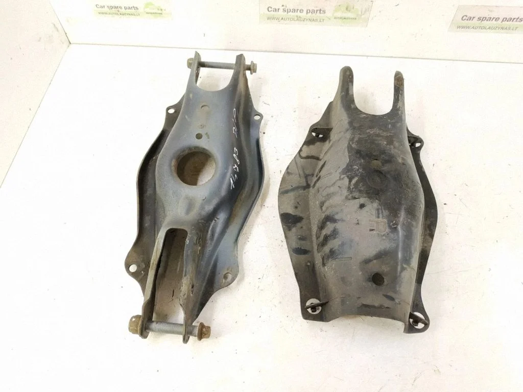 Rear control arm – right