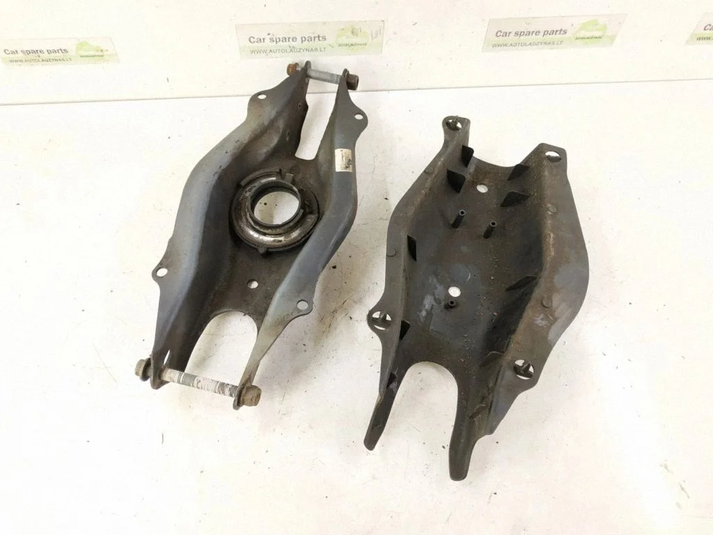 Rear control arm – left