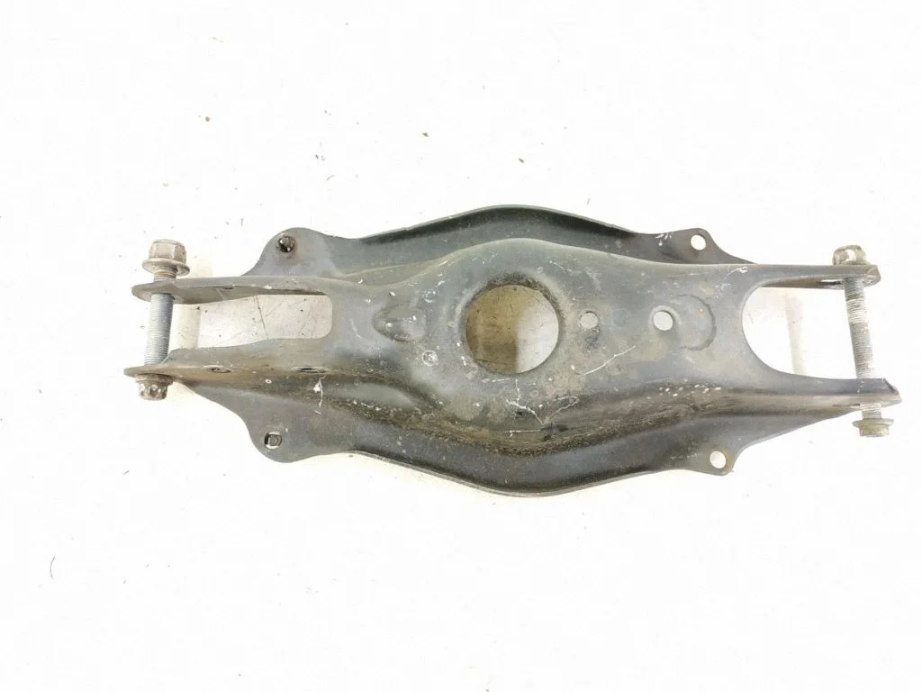 Rear control arm – right