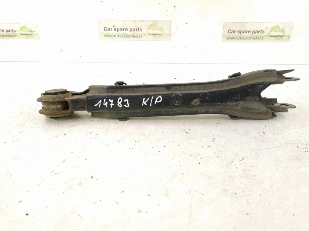 Rear control arm – left