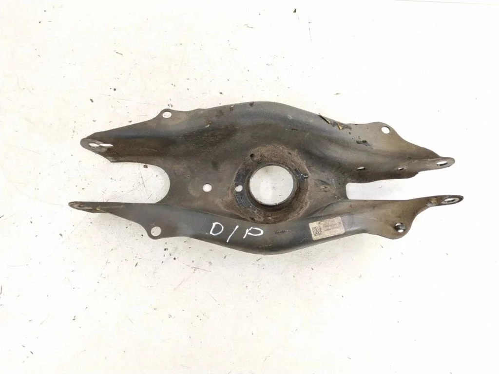 Rear control arm – right