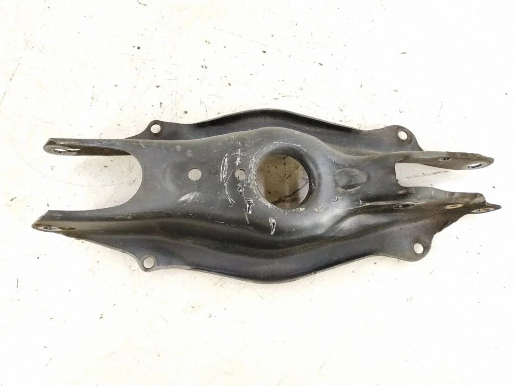 Rear control arm – left