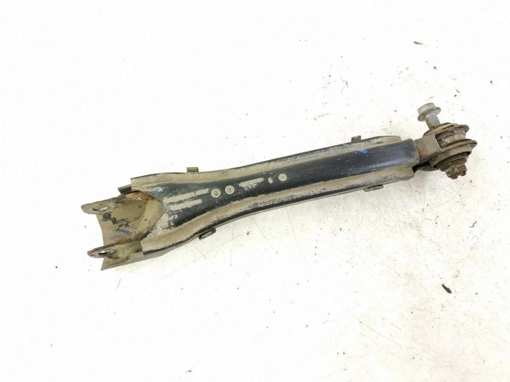 Rear control arm – left