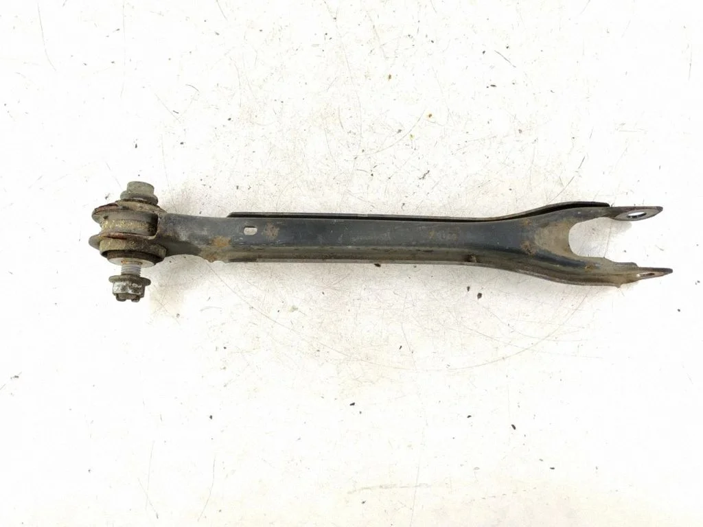 Rear control arm – right