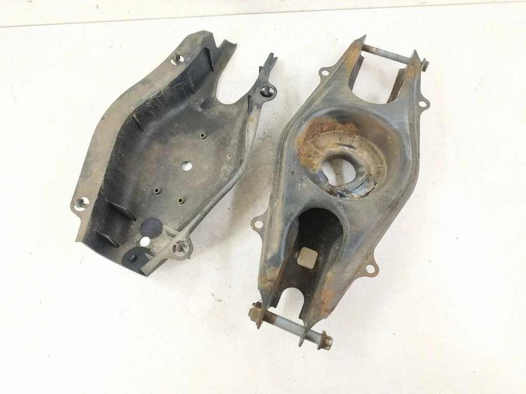 Rear control arm – left