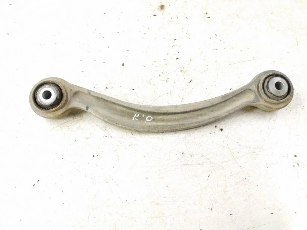 Rear control arm – left