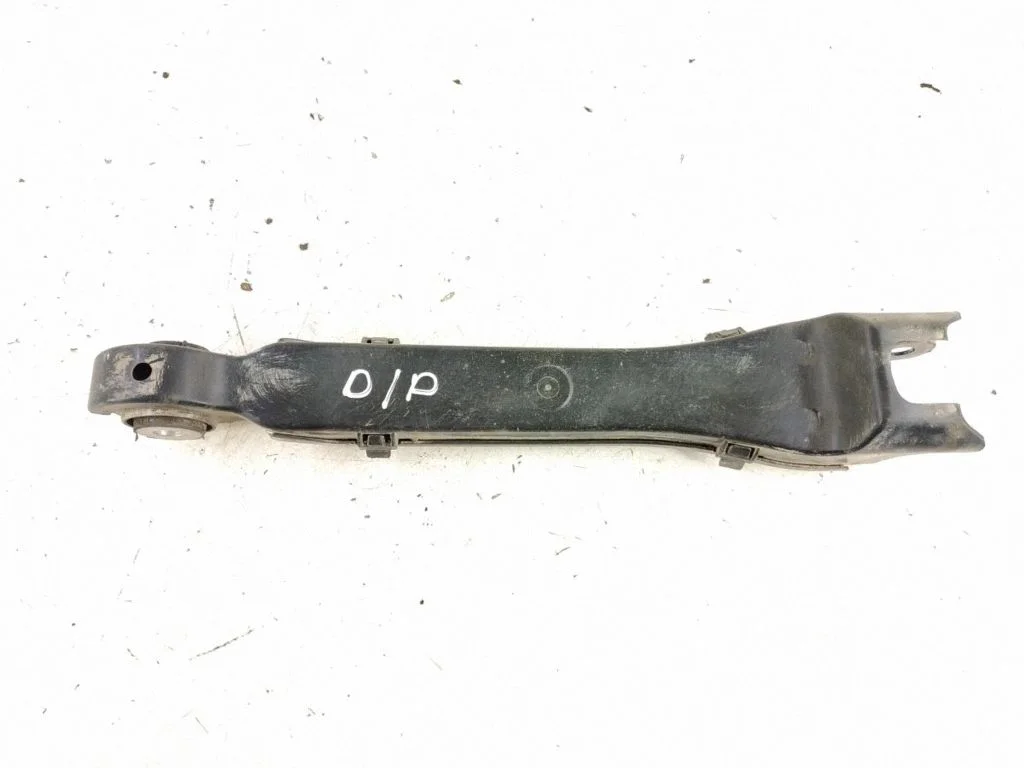 Rear control arm – right