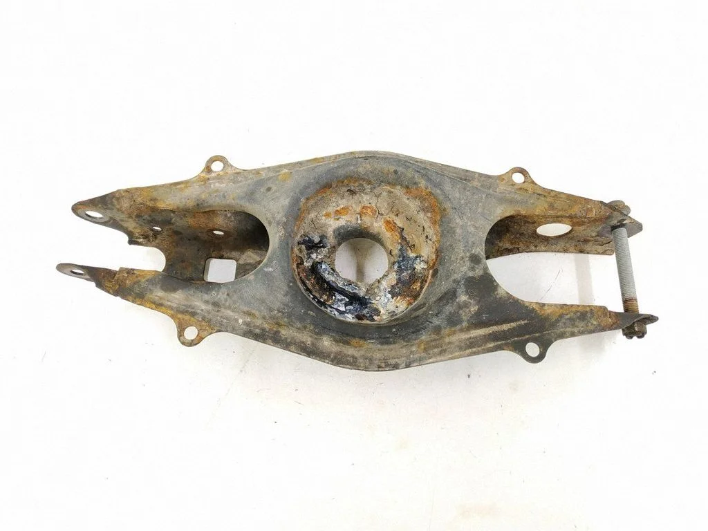 Rear control arm – right