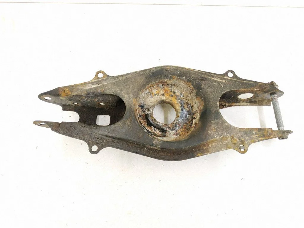 Rear control arm – left