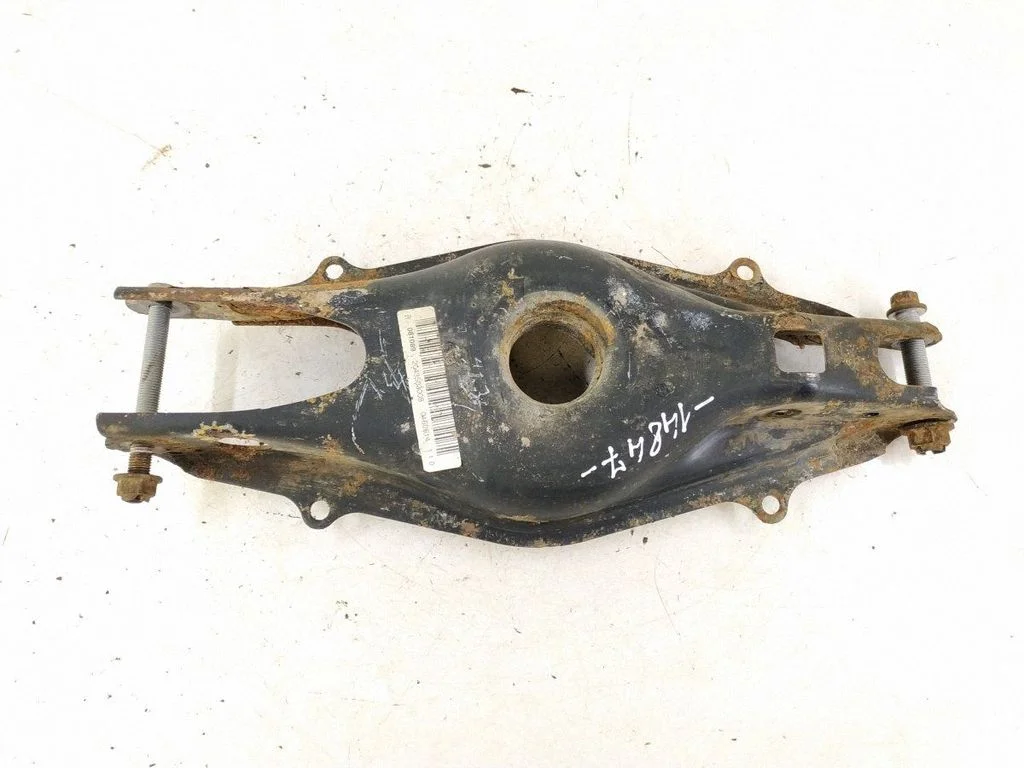 Rear control arm – right