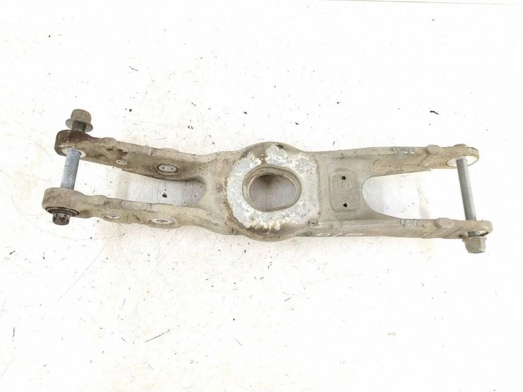 Rear control arm – right
