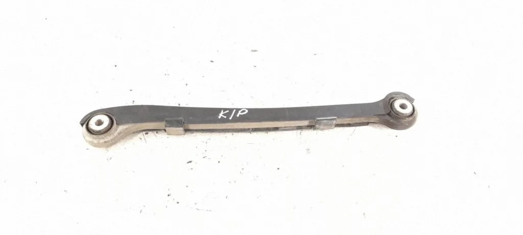 Rear control arm – left