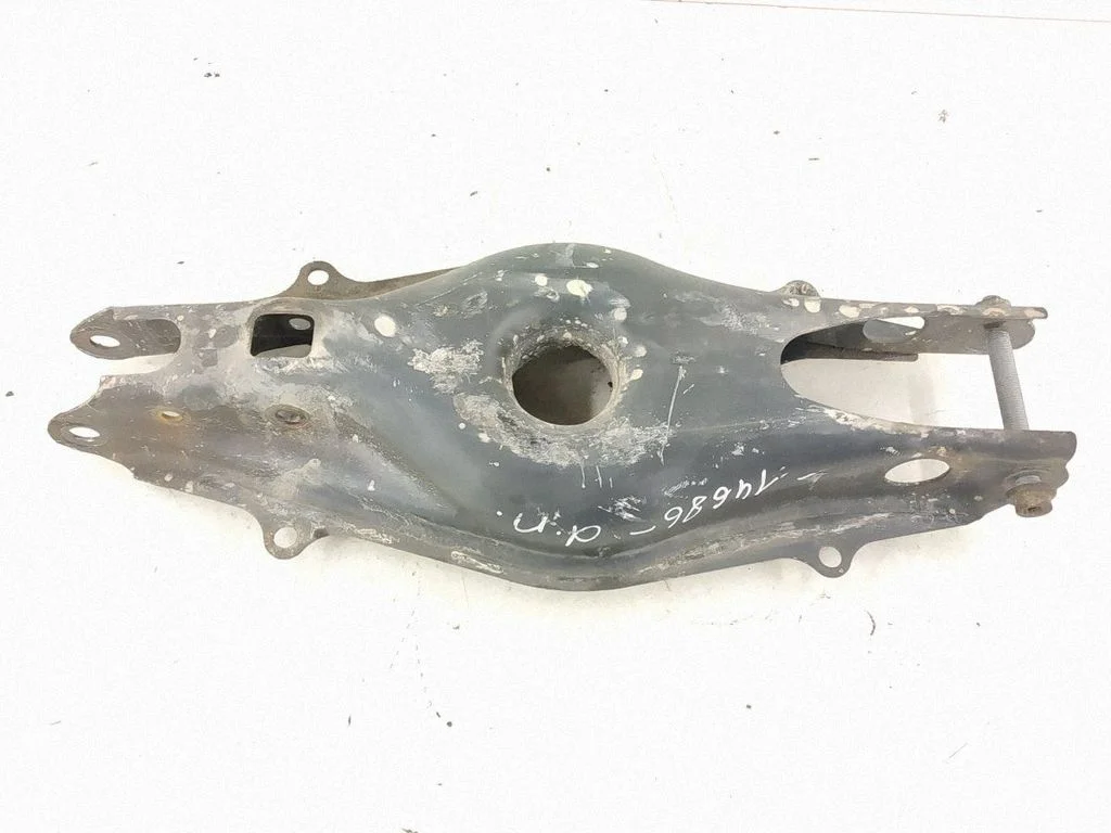 Rear control arm – right
