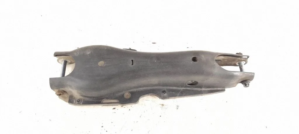 Rear control arm – right