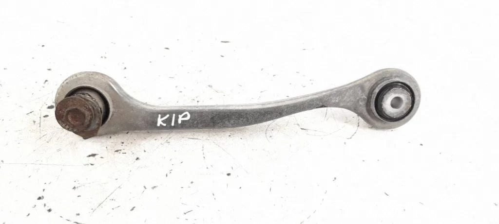 Rear control arm – left