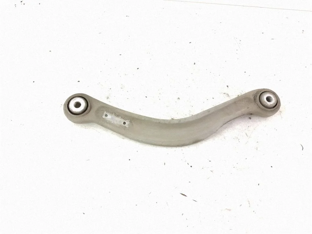 Rear control arm – right