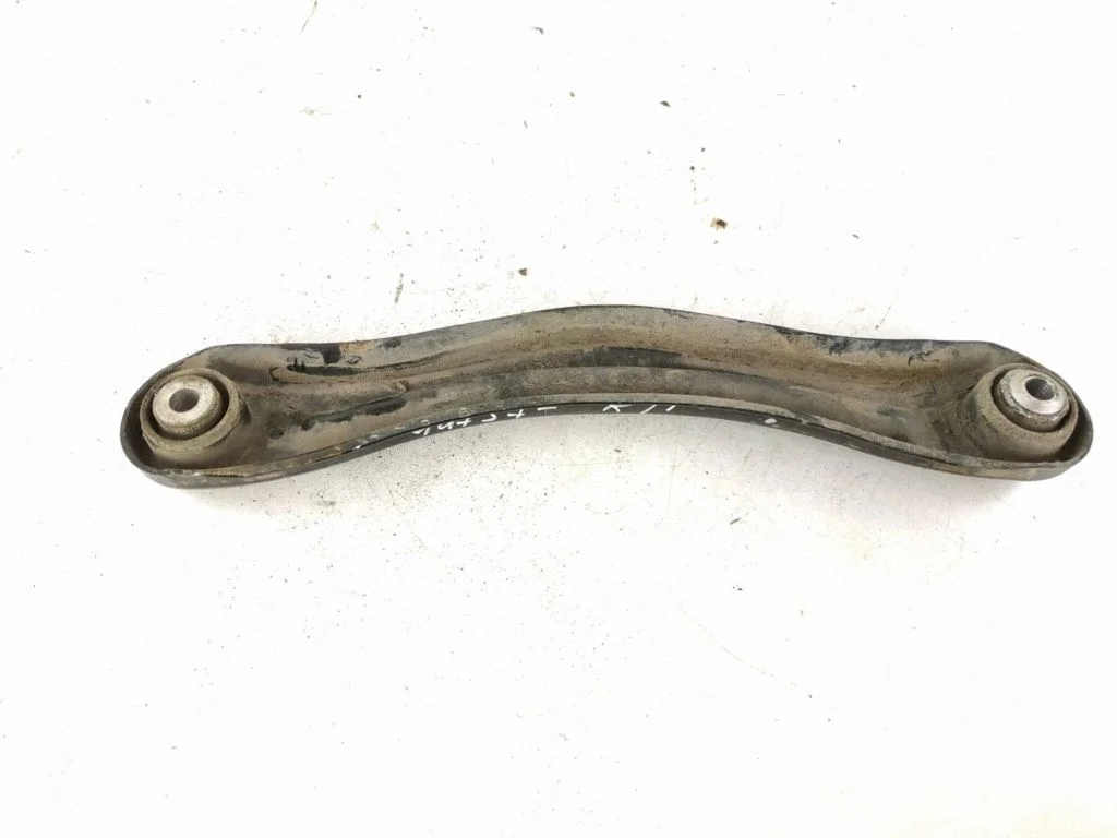 Rear control arm – left